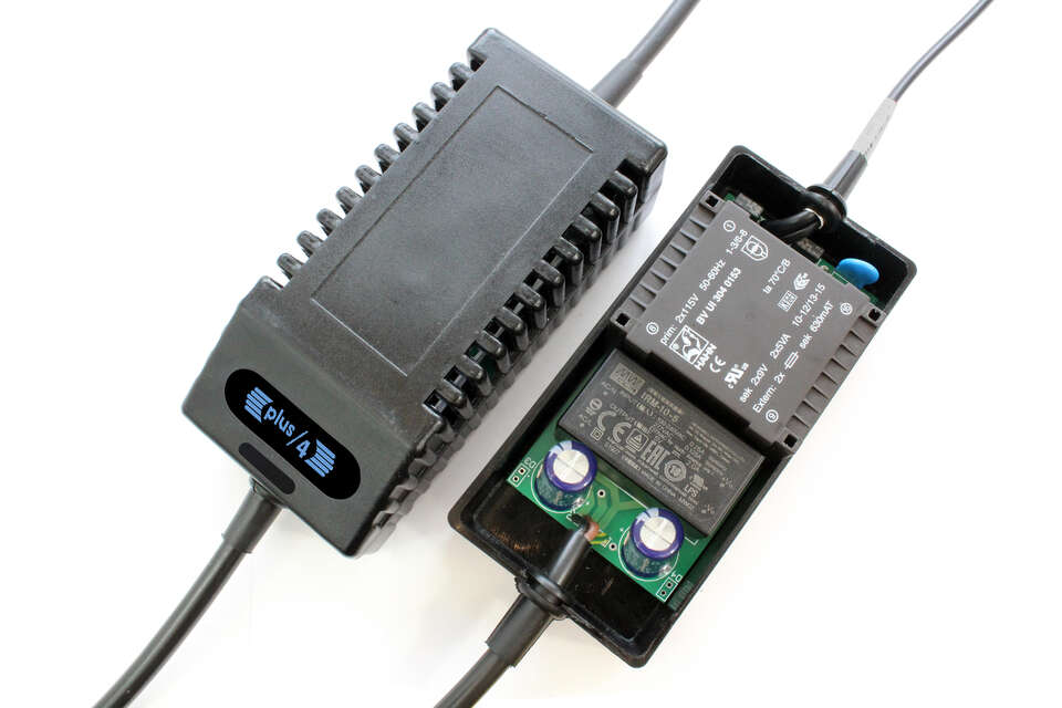 Commodore Plus/4 Power Supply with OLED Screen